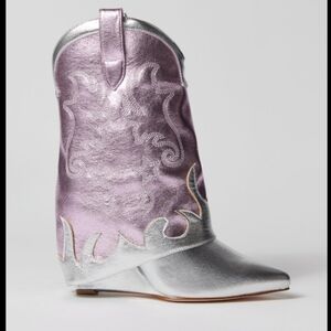 NWOB Metallic Western Space Cowgirl Silver & Pink Wedge Bootie Size 7